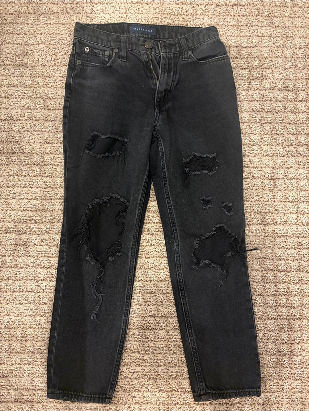 Aeropostale Women‘s Black Slim Straight Distressed Jeans